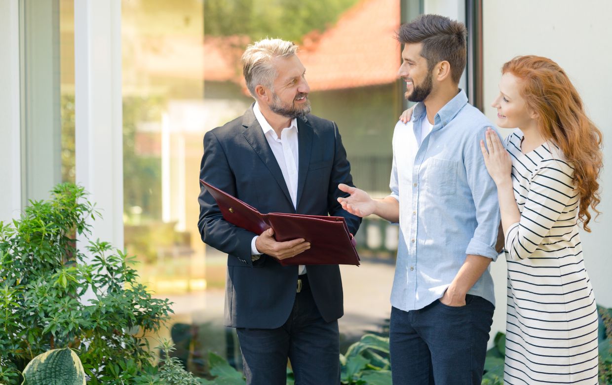 couple et agent immo