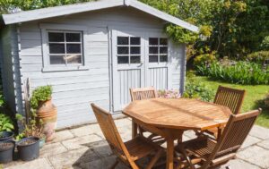 abri de jardin peint